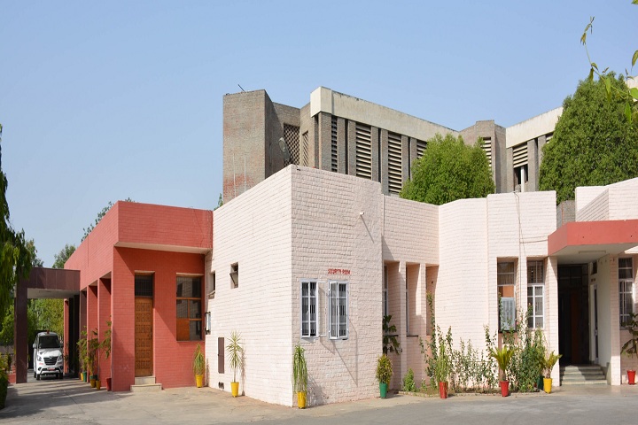 https://cache.careers360.mobi/media/colleges/social-media/media-gallery/1296/2021/1/19/Campus View of Pandit Bhagwat Dayal Sharma University of Health Sciences Rohtak_Campus-View.jpg